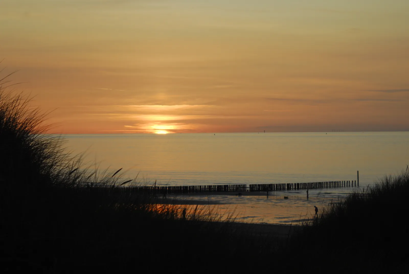 Zonsondergang gezien vanuit de duinen bij Cadzand